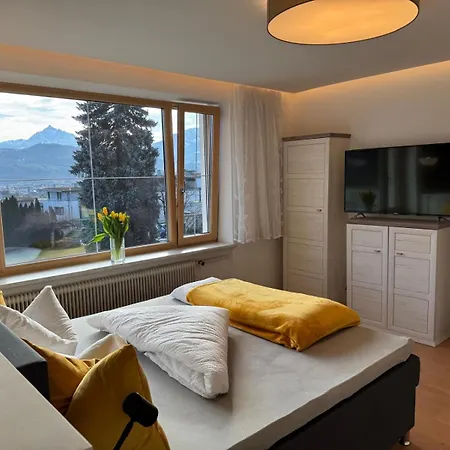 Sonnige Und Ruhige In - Stadtrand