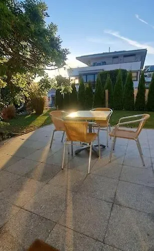 Sonnige Und Ruhige In - Stadtrand