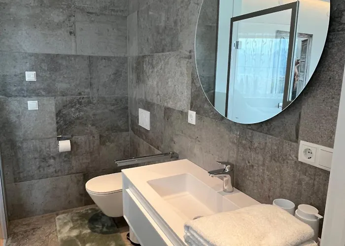 Sonnige Und Ruhige In - Stadtrand *